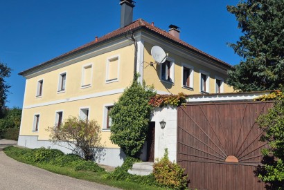 Wunderschöner Dreikanthof in Ruhelage mit Reithalle